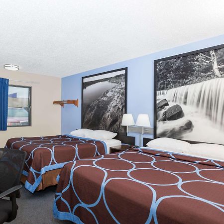 Super 8 By Wyndham Manhattan Ks Exterior photo