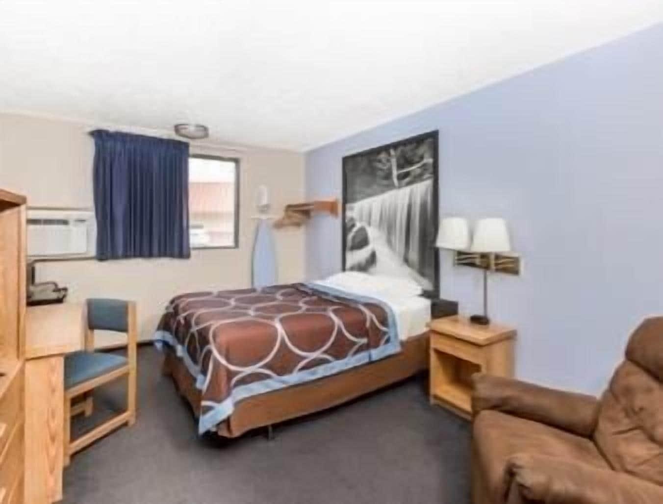 Super 8 By Wyndham Manhattan Ks Exterior photo