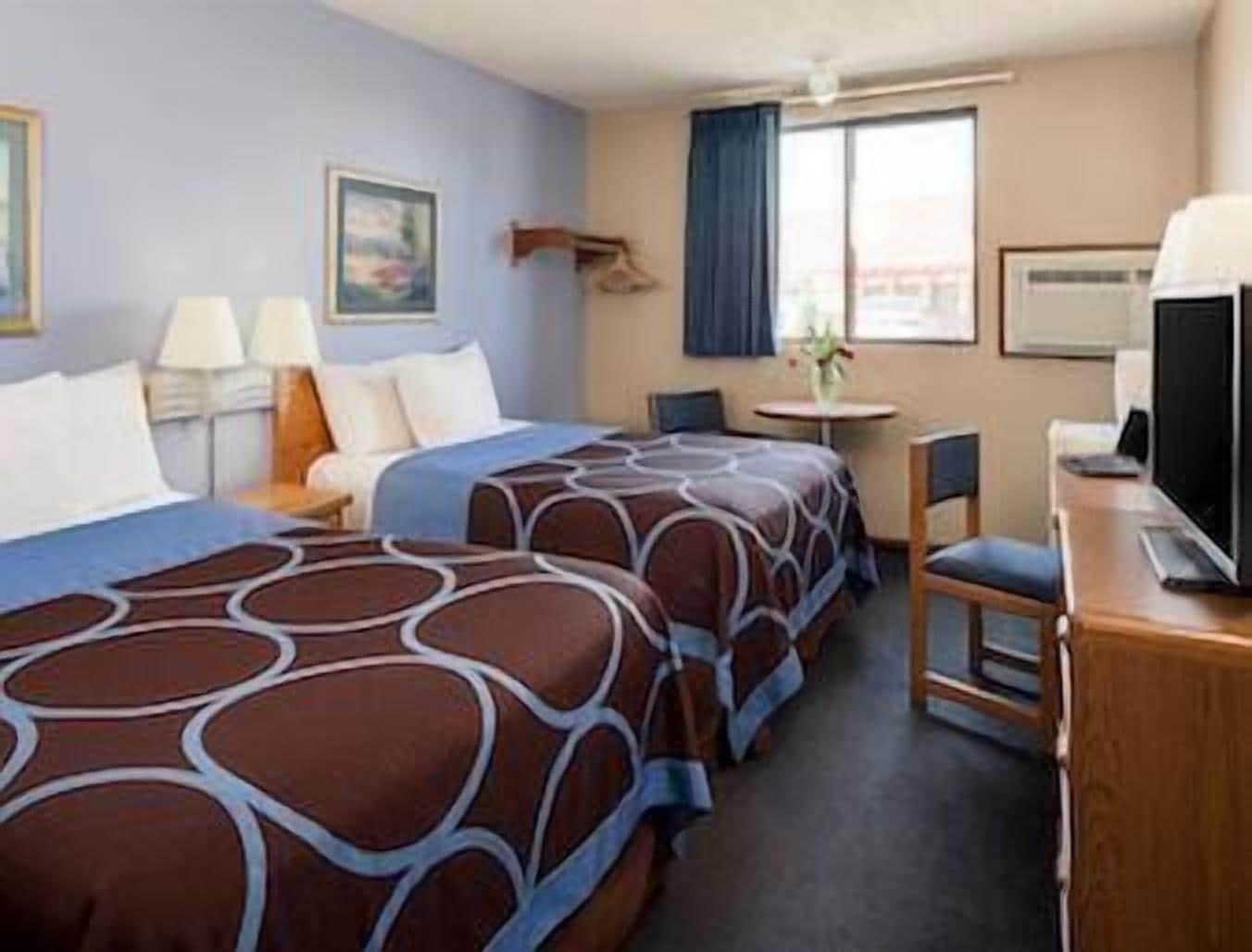 Super 8 By Wyndham Manhattan Ks Exterior photo