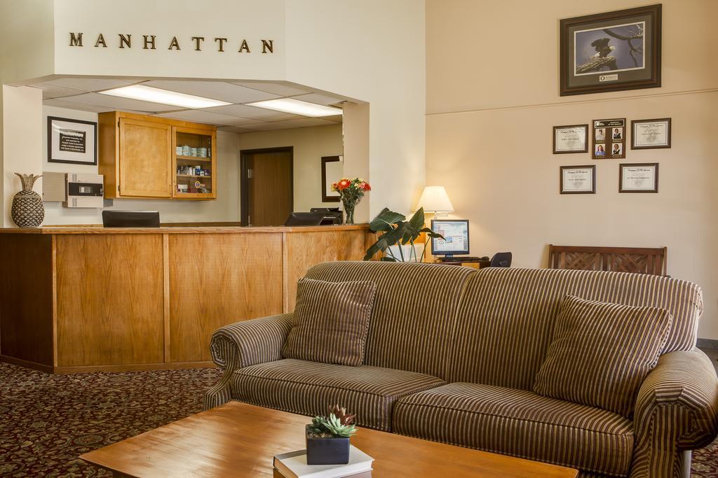 Super 8 By Wyndham Manhattan Ks Exterior photo