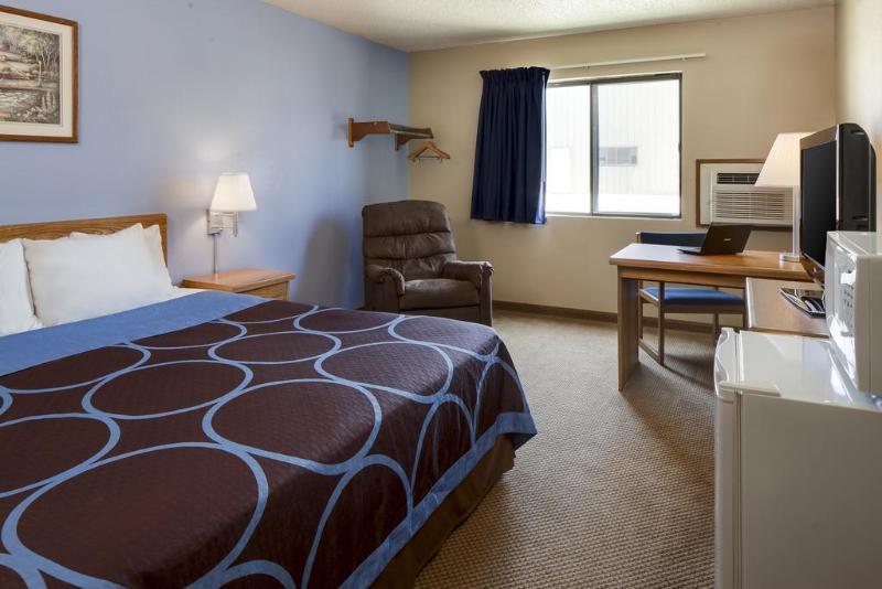 Super 8 By Wyndham Manhattan Ks Exterior photo