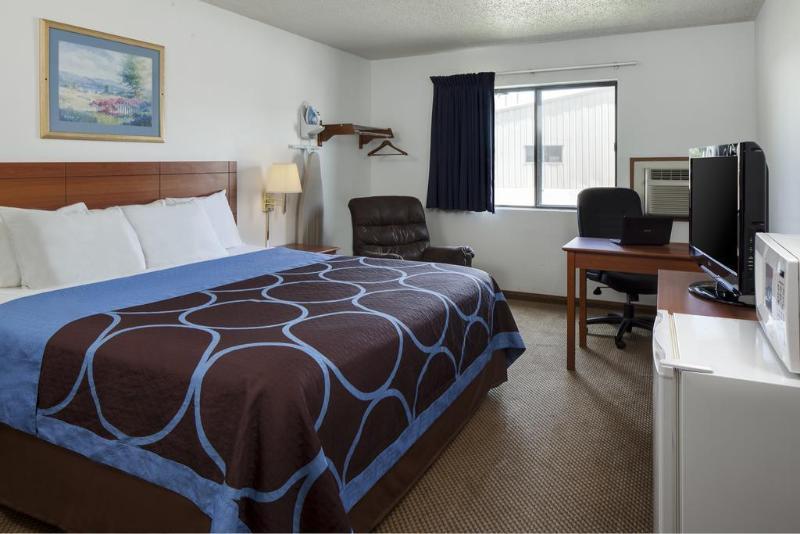 Super 8 By Wyndham Manhattan Ks Exterior photo