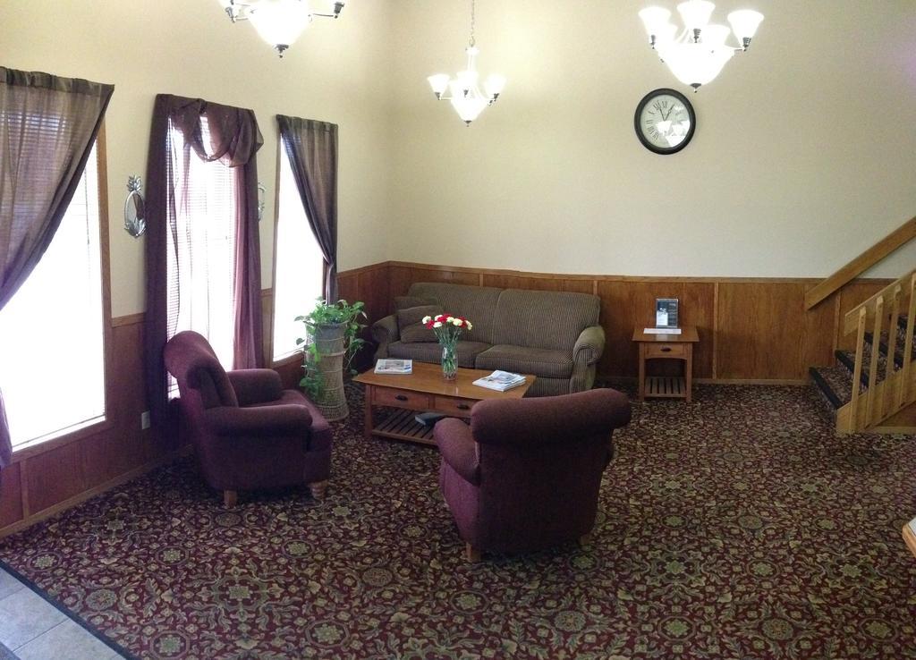 Super 8 By Wyndham Manhattan Ks Exterior photo