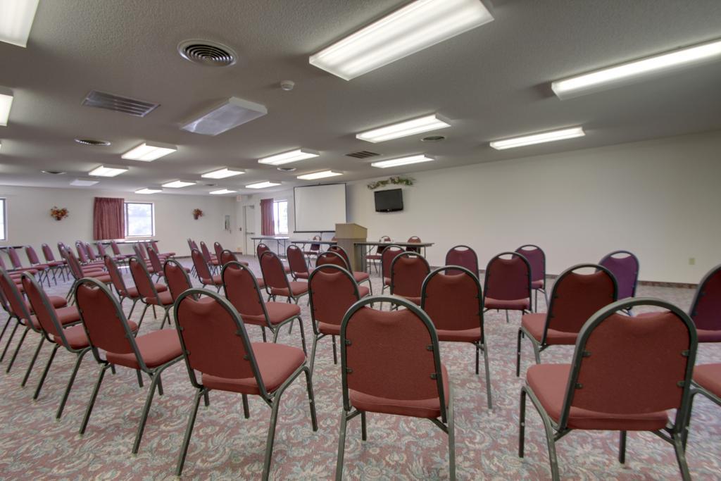 Super 8 By Wyndham Manhattan Ks Exterior photo