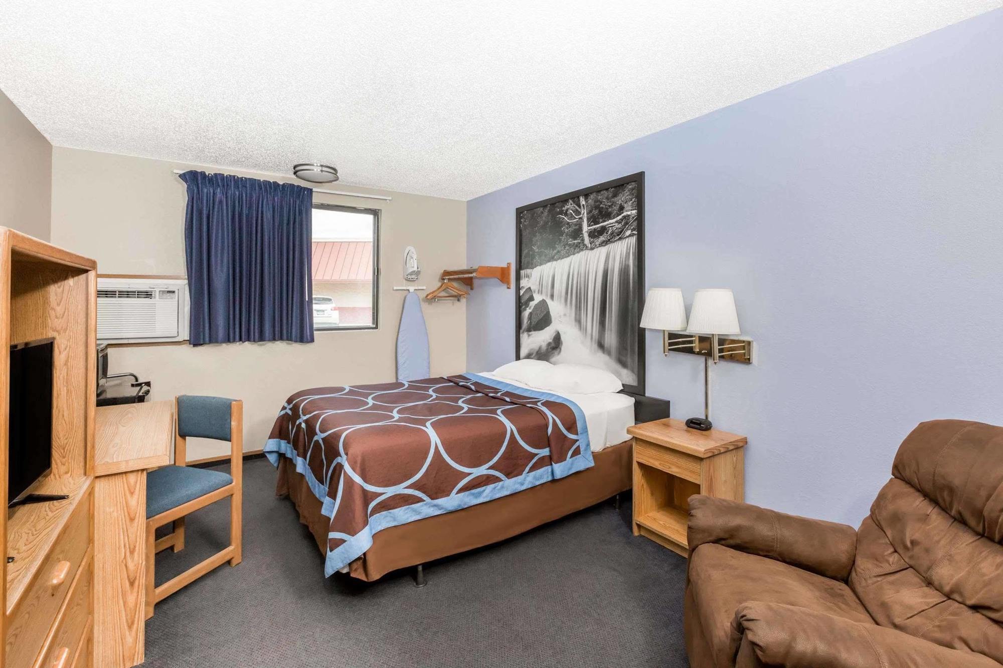 Super 8 By Wyndham Manhattan Ks Exterior photo