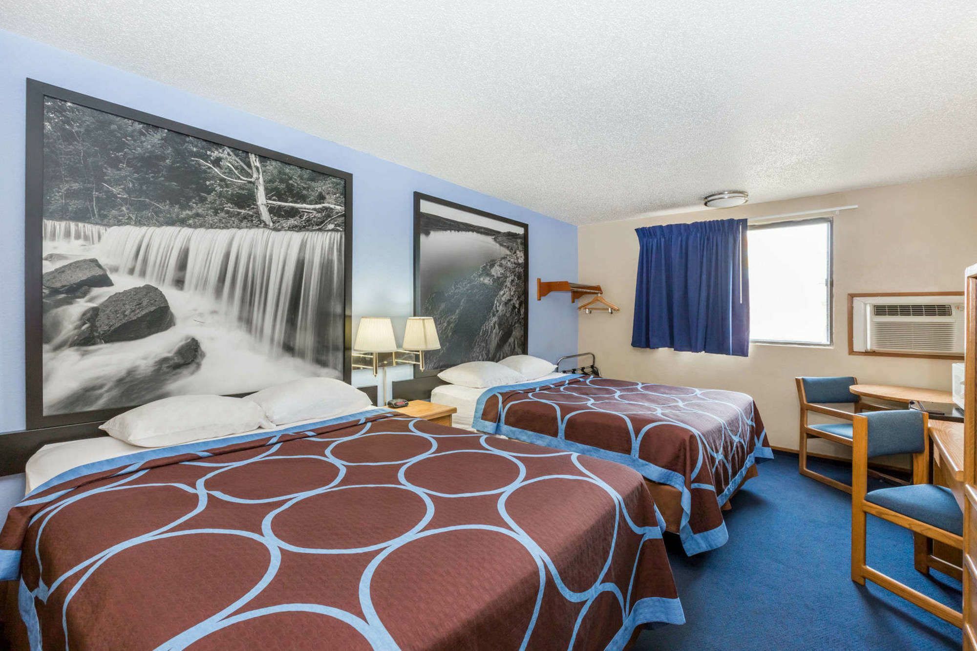 Super 8 By Wyndham Manhattan Ks Exterior photo